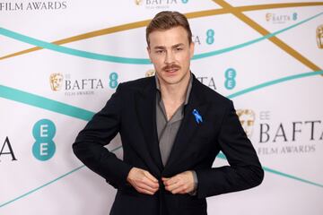 Albrecht Schuch posa a su llegada a los Premios de Cine de la Academia Británica de Cine y Televisión (BAFTA) de 2023 en el Royal Festival Hall de Londres, Gran Bretaña. 