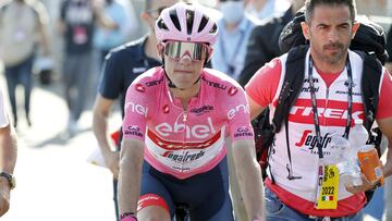 Juanpe López porta la maglia rosa en Nápoles.