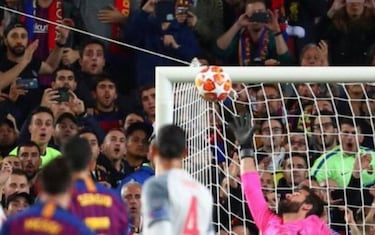 La cara que se les quedó con el gol de falta de Messi...