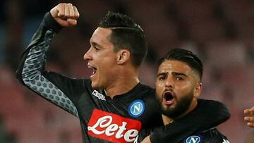 Lorenzo Insigne celebrando un gol con Callej&oacute;n.