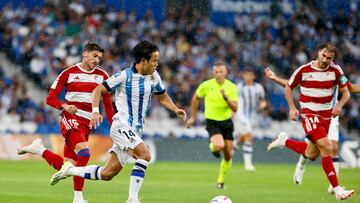 SAN SEBASTIÁN, 02/09/2023.-El delantero japonés de la Real Sociedad Takefusa Kubo (2i), este sábado durante el partido de la jornada 4 de LaLiga contra el Granada en el estadio Reale Arena en San Sebastián.- EFE/ Javi Colmenero