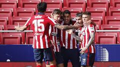 Los jugadores del Atl&eacute;tico celebran el gol de Luis Su&aacute;rez al Real Madrid.