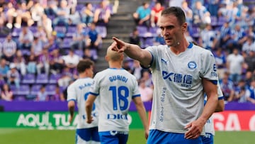 VALLADOLID, 18/05/2025.- El delantero del Alavés Kike García celebra su gol durante el partido de LaLiga que Real Valladolid y Deportivo Alavés disputan este domingo en el estadio José Zorrilla. EFE/R.García