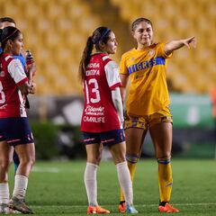 Chivas deja ir el triunfo ante Tigres