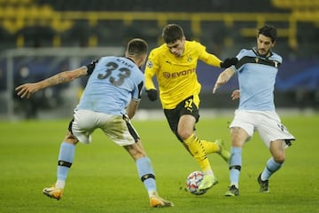 Borussia Dortmund's Giovanni Reyna in action against Lazio.