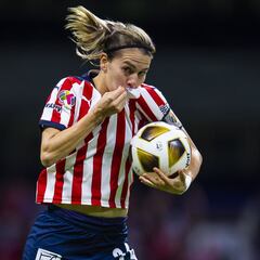 Chivas se estrena con goleada en Pachuca