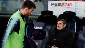 Messi pasa por delante de Valverde antes del partido ante el Legan&eacute;s.