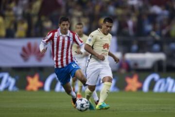 Así se vivió dentro del campo la gran batalla que sostuvieron Águilas y Chivas en el Estaduio Azteca este sábado por la noche.