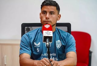 Robertone se marcha del Almería y vuelve a Vélez Sarsfield