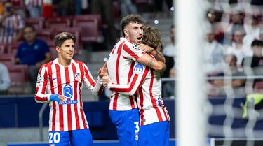 Antoine Griezmann anotó el 3-0 y el gol 200 con el Atlético. El Metroplitano puesto en pie para homenajear a su ídolo, que mostró una camiseta con el dorsal 200. Una noche que, de momento, es un sueño en el estadio rojiblanco.