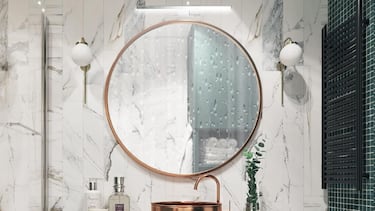 Ilumina tu baño con esta luz para espejos brillante y fácil de instalar