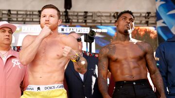 LAS VEGAS, NEVADA - SEPTEMBER 29: Undisputed super middleweight�champion Saul �Canelo� Alvarez of Mexico (L) and Jermell Charlo face off during their weigh-in at Toshiba Plaza on September 29, 2023 in Las Vegas, Nevada. Alvarez will defend his titles against Charlo at T-Mobile Arena on September 30 in Las Vegas. Sarah Stier/Getty Images/AFP (Photo by Sarah Stier / GETTY IMAGES NORTH AMERICA / Getty Images via AFP)