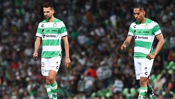 Jugadores de Santos Laguna después de la derrota contra Toluca.