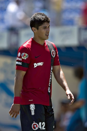 En 2013, tras un paso por Dorados de Sinaloa, Javier Güemez fichó por Xolos de Tijuana. 