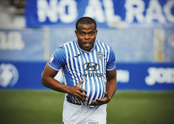 Vinicius Tanque sufrió un bochornoso ataque durante un partido entre el Atlético de Madrid B y el Atlético Baleares el 31 de enero de 2021 en el Cerro del Espino. El delantero brasileño, cedido en el equipo balear por el Cartagena, tuvo que soportar gritos de "mono" y sonidos simiescos (“uh, uh, uh”) por parte de un sector de la grada. El asunto fue denunciado por el Atlético Baleares, pero el colegiado del encuentro, Munarriz Mateos, no lo recogió en el acta, en la que sí que especificó que el partido se inició media hora más tarde por una incidencia del club balear en la carretera. Ante la ausencia de denuncia, el Comité de Integridad de la Federación Española está investigando de oficio el ataque. Los insultos y sonidos racistas pudieron escucharse perfectamente en la retransmisión televisiva y comenzaron cuando los jugadores visitantes protestaron un penalti señalado en su contra. Tras estos comportamientos, el Atlético se puso en contacto con el Atlético Baleares para pedirle perdón por lo sucedido. 