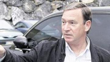 <b>DESENVUELTO. </b>Clemente inauguró el chat de una de las páginas web de cabecera de los vascos que residen en México.