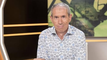 Así es Carlos de Andrés, la 'voz' del ciclismo con Perico Delgado en TVE