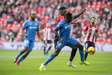 Barcelona step up De Ligt talks after Umtiti injury setback