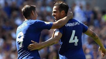 &Aacute;lvaro Morata y Cesc F&agrave;bregas celebrando un gol con el Chelsea.