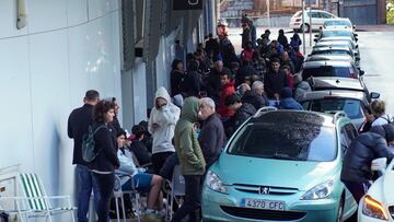 Colas en Ipurua para adquirir entradas