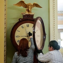 Time change U.S. 2025: do the clocks go forward or back in November? Do you get more or less sleep?