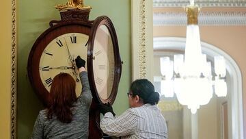 Twice a year, most Americans have to move their clocks either forward or backward. So are we gaining or losing an hour with Daylight Saving Time?