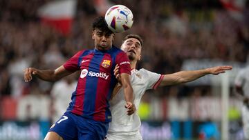 Lamine Yamal y Pedrosa en el último Sevilla-Barcelona.