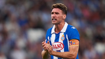 El canterano del Barcelona viste la camiseta del Espanyol desde 2021. Ha jugado más de 100 partidos y 8.000 minutos con el equipo periquito. El segundo capitán es Puado.