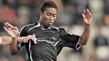 <b>PRETENDIDO. </b>Tettey es uno de los medios que están en la agenda del Racing para suplir a Duscher.