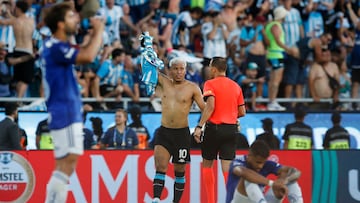 Soccer Football - Copa Sudamericana - Final - Racing Club v Cruzeiro - Estadio La Nueva Olla, Asuncion, Paraguay - November 23, 2024 Racing Club's Roger Martinez celebrates scoring their third goal as Cruzeiro players look dejected REUTERS/Cesar Olmedo