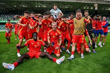 La Sub-19 celebra su pase a la final.