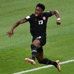 Alphonso Davies anota el primer gol de Canadá de su historia en Mundiales