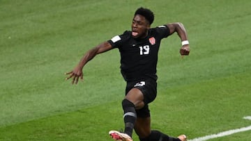 Alphonso Davies anota el primer gol de Canadá de su historia en Mundiales