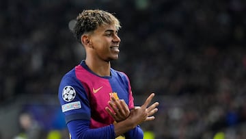 BARCELONA, 29/01/2025.- El delantero del FC Barcelona Lamine Yamal celebra tras anotar un gol, el primero de su equipo, durante el partido de la Liga de Campeones de la UEFA que FC Barcelona y Atalanta BC disputan este miércoles en el estadio Olímpico Lluís Companys. EFE/Alejandro García