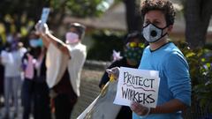 Inmigrantes protestando en California ante la crisis del coronavirus, 2020.
