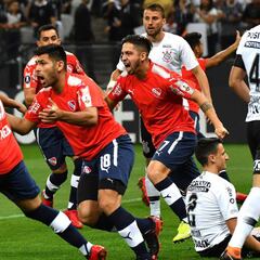 Independiente vence a Corinthians y complica a Millos