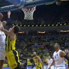 De tapón salvaje a mate del año: disparate total de Randolph