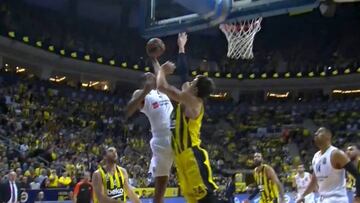 De tapón salvaje a mate del año: disparate total de Randolph