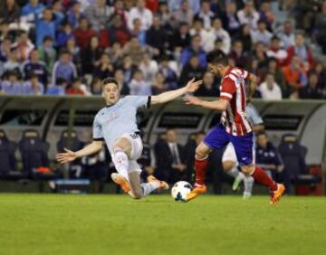 0-1. David Villa anota el primer tanto.