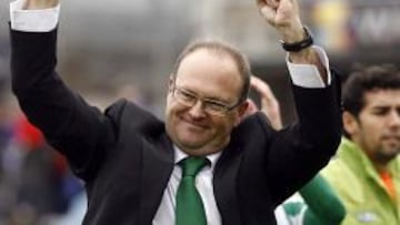 <b>SATISFECHO. </b> Mel saluda tras el triunfo y la clasificación en Getafe.