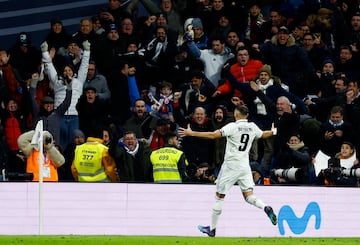Benzema celebra su gol.