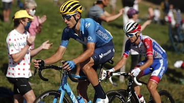 El ciclista del Movistar Carlos Verona rueda durante una etapa del Tour de Francia 2020.