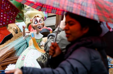 Este miércoles, 19 de marzo y día de San José, se celebrará el emocionante "Día de la Cremà" en las Fallas de Valencia, donde más de 700 monumentos que los artistas falleros han levantado por toda la ciudad arderán en un espectáculo impresionante. Marcando el broche de oro de la fiesta más emblemática de Valencia y una de las más multitudinarias de toda España. La noche se iluminará con fuegos artificiales.