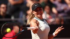 Tennis - Italian Open - Foro Italico, Rome, Italy - May 13, 2024 Spain's Paula Badosa in action during her round of 16 match against Coco Gauff of the U.S. REUTERS/Guglielmo Mangiapane