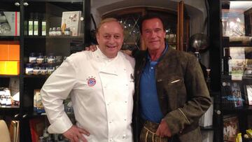 El chef del Bayern Munich, Alfons Schuhbeck, junto con el actor, Arnold Schwarzenegger.