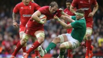 Alun Wyn Jones, ante Irlanda. 