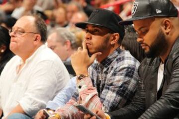 Lewis Hamilton durante el Miami Heat-Dallas Mavericks.