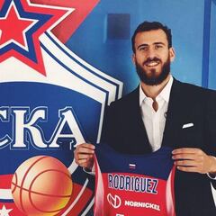 Sergio Rodríguez ya posa con la camiseta del CSKA Moscú