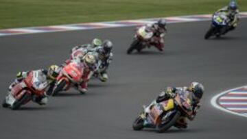 Jack Miller encabeza un grupo de pilotos de Moto3 en Termas. 