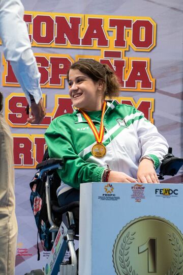 Virginia Lozano pertenece al equipo español de slalom en silla de ruedas.